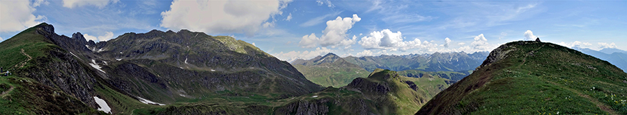 Vista panoramica dal Monte Foppa a dx al Valletto-Siltri a sx